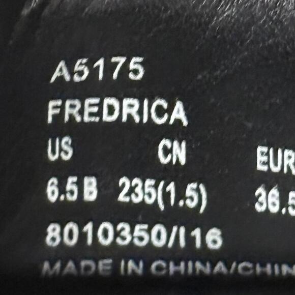 Coach Fredrica Black Leather Flats - Size 6.5 - Picture 2 of 3